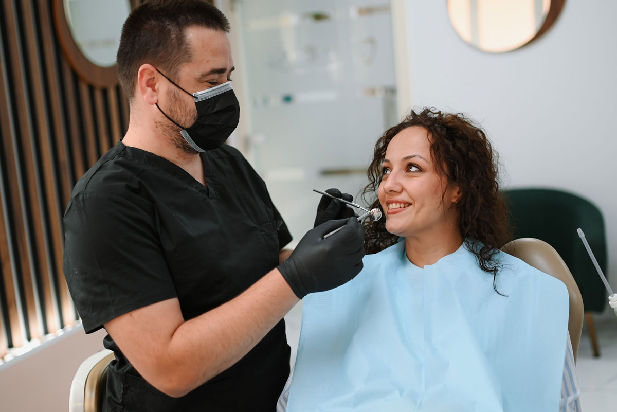 Samoligirajuće bravice – savremeno rješenje za diskretnu i udobnu ortodontsku terapiju