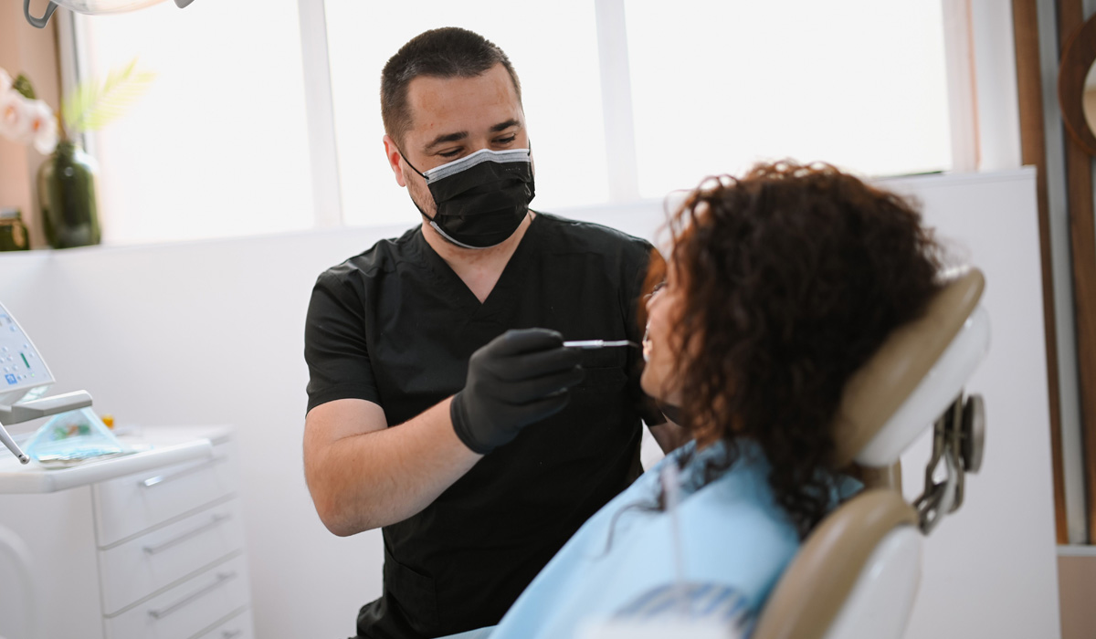 Osmijeh Koji Diše – Profesionalno Čišćenje Zuba uz Skidanje Kamenca i Air Flow